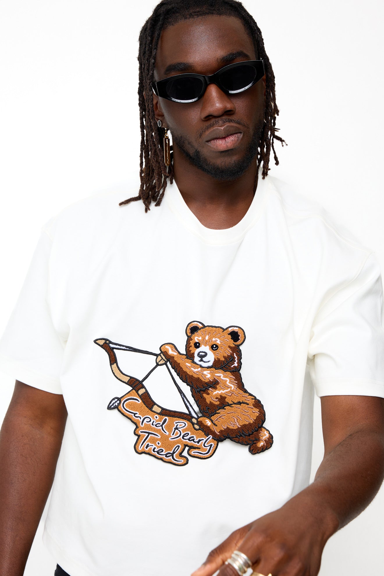 T-shirt brodé Ours Cupidon