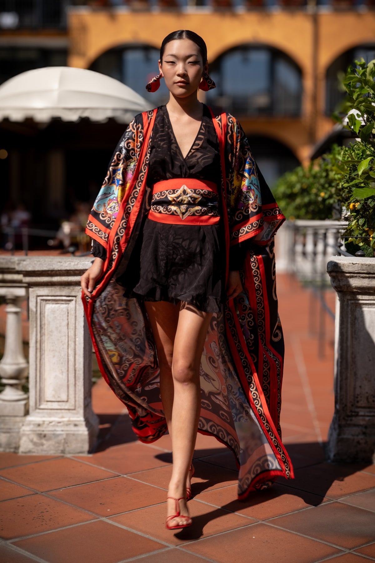 Kimono in Twill di Seta Riciclata con Stampa Segni Zodiacali Rossa